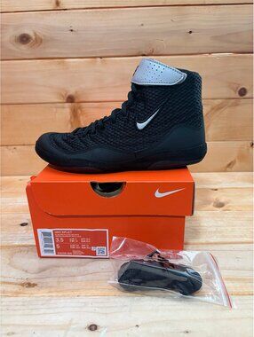Brand new Discontinued Nike Inflict 3 wrestling shoes - 325256-005 kids 3.5 W 5